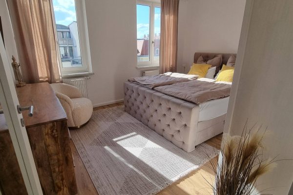 Blick ins Schlafzimmer - AirBnb Dresden MkmSevenPro